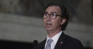 Biobío: Figueroa denunció a Fiscalía incendio de escuela en Cañete