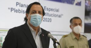 Ministro Pérez: “Esperamos que las personas con COVID-19 se queden en sus casas