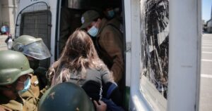 Balance preliminar de Carabineros: 30 personas han sido detenidas durante el plebiscito