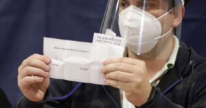 Bolsa de Santiago abre con fuerte baja tras histórico triunfo del Apruebo