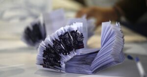 Plebiscito dejó sonrientes a alcaldes de comunas con histórica baja participación electoral