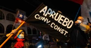 Cadem: un tercio de los votantes del Apruebo dice identificarse con la derecha