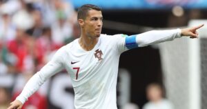 Ministro de Deportes italiano cree que Cristiano Ronaldo violó los protocolos sanitarios