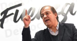 Francisco Vidal ratifica su candidatura presidencial y defiende a Lavín: 