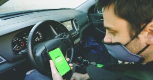 Aplicación de transporte ofrece premios por compartir el auto para ir a votar a otras ciudades