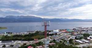 Fibra óptica austral instalada en Puerto Williams permitirá conectividad móvil de alta velocidad