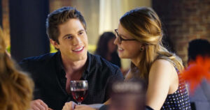 Casi un año después: ex esposo de protagonista de Supergirl reconoció caso de violencia intrafamiliar