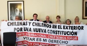 Chilenos en el extranjero piden crear distrito especial para participar en Convención Constitucional
