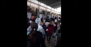 VIDEO - Masiva llegada de votantes generó aglomeración en Concón