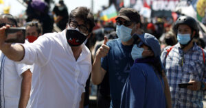 Video registró cómo Daniel Jadue tuvo que salir corriendo de Plaza Italia