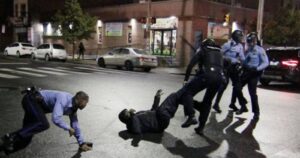 VIDEO - Violentos enfrentamientos en Estados Unidos por afroamericano baleado por la policía