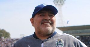 Diego Armando Maradona celebra sus 60 años en medio de su aislamiento preventivo