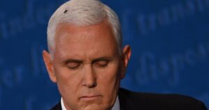 La mosca en la cabeza de Mike Pence que se robó las miradas en el debate de vicepresidentes