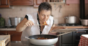 Cocinar en cuarentena: chefs comparten sus recomendaciones para aprovechar tiempo e ingredientes