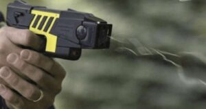 Polémica en Argentina por el uso de pistolas taser tras el asesinato de un policía en la vía pública