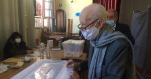 A sus 103 años: Renán Fuentealba llegó a votar a La Serena