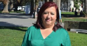 Directora de Educación se niega a renunciar y acusa que Sharp: 