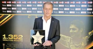 José María Buljubasich entró al Paseo de la Fama del fútbol chileno por su récord de imbatibilidad