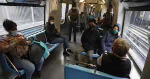 Ministra Hutt destacó alto nivel de movimiento en el transporte público en medio del plebiscito