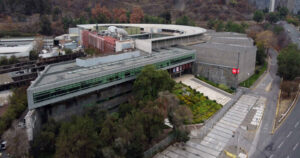 Presidenta del directorio de TVN descartó la venta del edificio corporativo y optarán por arrendarlo