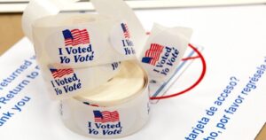 Voto anticipado alcanza récord de 100 millones en Estados Unidos