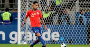 Erick Pulgar llegó a Chile tras su largo viaje para sumarse a la Roja