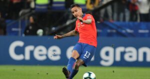 Erick Pulgar perdió uno de sus vuelos para llegar a Chile y sumarse a la Roja