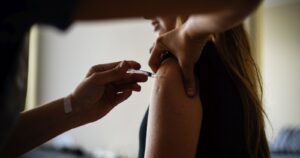 OPS estima que vacunar al 20% de América Latina costará más de US$2 mil millones