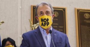 Luis Mesina anuncia su candidatura a la Convención Constitucional