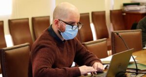 Giorgio Jackson reconoce que reforma a créditos hará subir tasas y que no se hicieron estudios por impacto