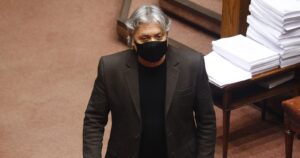 Hospital de Talcahuano da de alta médica al senador Alejandro Navarro