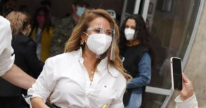 Cathy Barriga deja en duda reelección: 