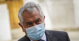 Ministro Paris llamó a funcionarios de la salud en paro a 