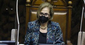 Quiénes son los políticos denunciados por no pagar contribuciones en sus propiedades