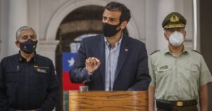 Ministro Delgado evita respaldar gestión de Mario Rozas en Carabineros