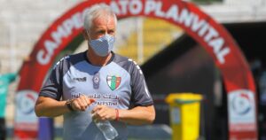 Ivo Basay dejó Palestino tras caída ante Universidad Católica