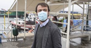 Sharp buscará reelección como independiente, pero pide apoyo del PC