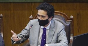 Briones reconoce negociaciones con parlamentarios para acotar segundo retiro de fondos