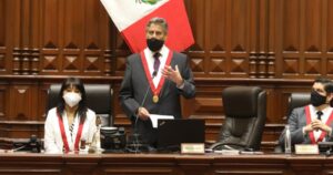 Perú: Francisco Sagasti jura como presidente recordando a fallecidos en protestas