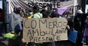 Cómo la pandemia complicó la lucha de Estación Central y Santiago contra el comercio ambulante