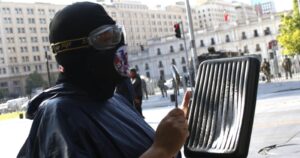 Nuevas protestas y manifestaciones se desarrollan cerca de La Moneda