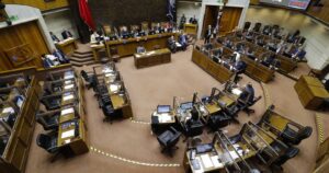 Senado aprueba proyecto de retiro del Gobierno tras fracaso de la propuesta de oposición