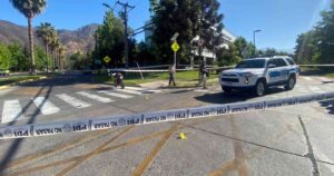 Video muestra el intento de robo a vehículo de ministro Briones en Vitacura