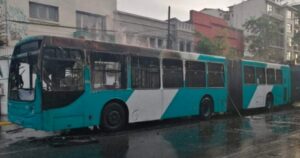 Quema de bus y ataque a estatua del general Baquedano: los resultados de nueva jornada en Plaza Italia