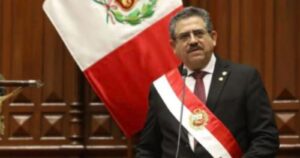 Presidente del Perú renuncia a su cargo a sólo cinco días de haber asumido