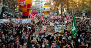 La ley que criminaliza la publicación de imágenes de policías y que desata masivas protestas en Francia