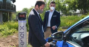 ElectroRuta: Enel X y Tánica Inmobiliaria inauguran dos nuevos cargadores eléctricos en la Región Metropolitana