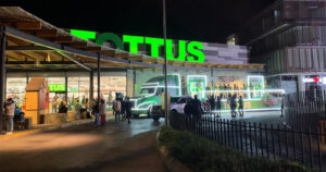 “Cumbiancicos”, la campaña navideña de Tottus protagonizada por Tommy Rey