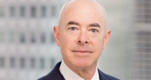 Joe Biden nomina al primer latino como Secretario de Seguridad Nacional