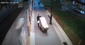 Detienen a presunto autor de robo de computadores de la Seremi de Salud Metropolitana